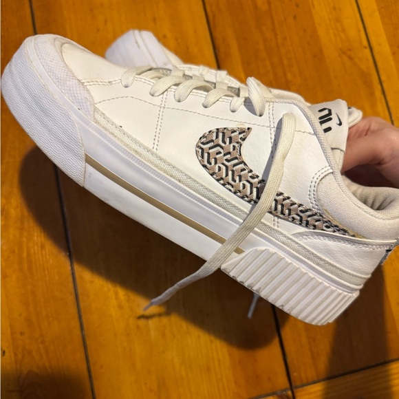 Nike Legacy Court Lift Sneaker - Picture 3 of 7